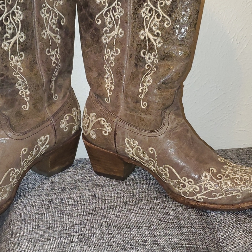 Corral boots